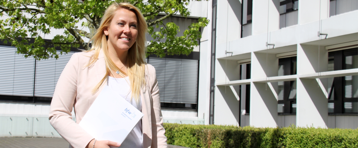 Stecknadeln markieren Termine in einem Kalender